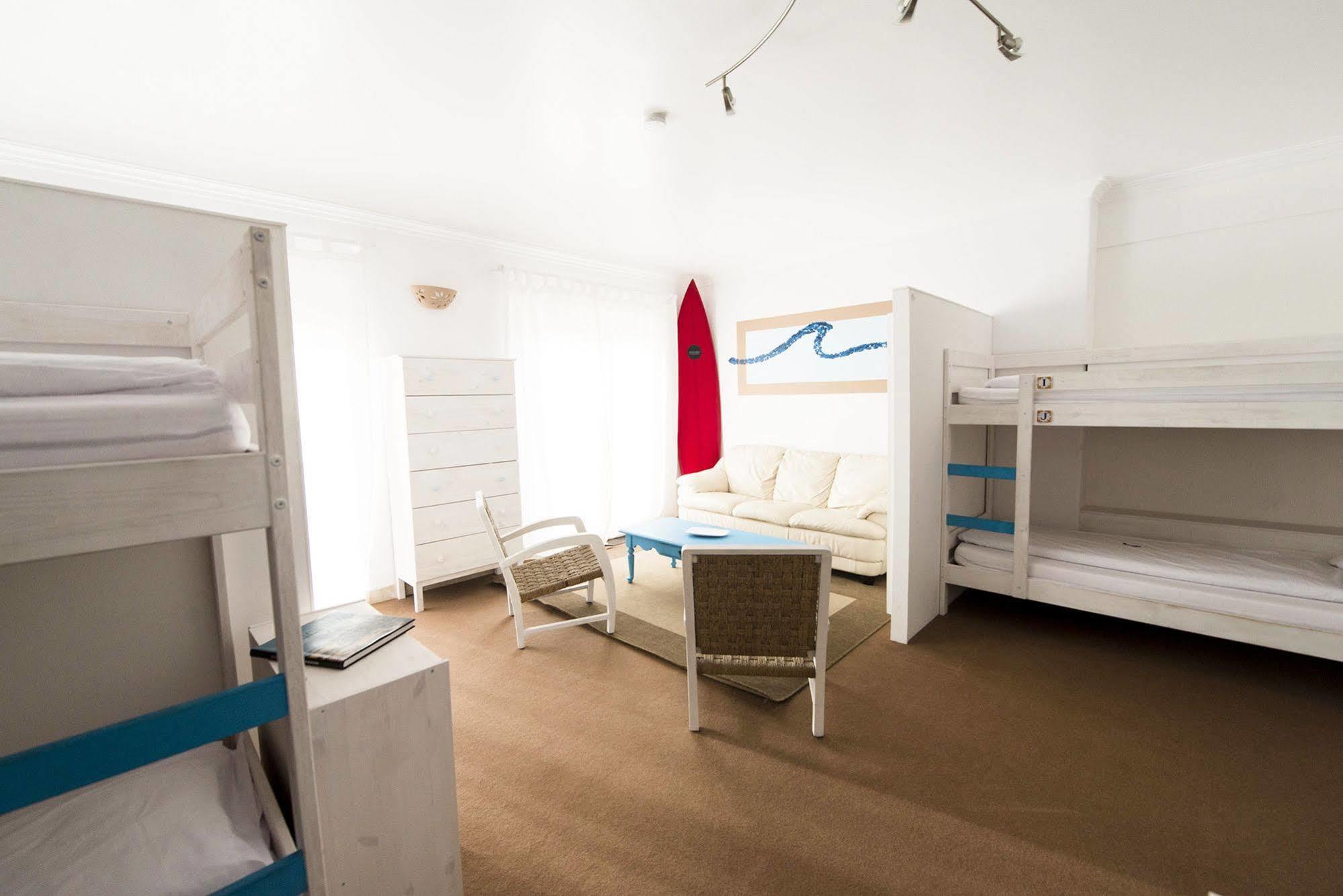 Хостел Laneez Ericeira Surf House Экстерьер фото